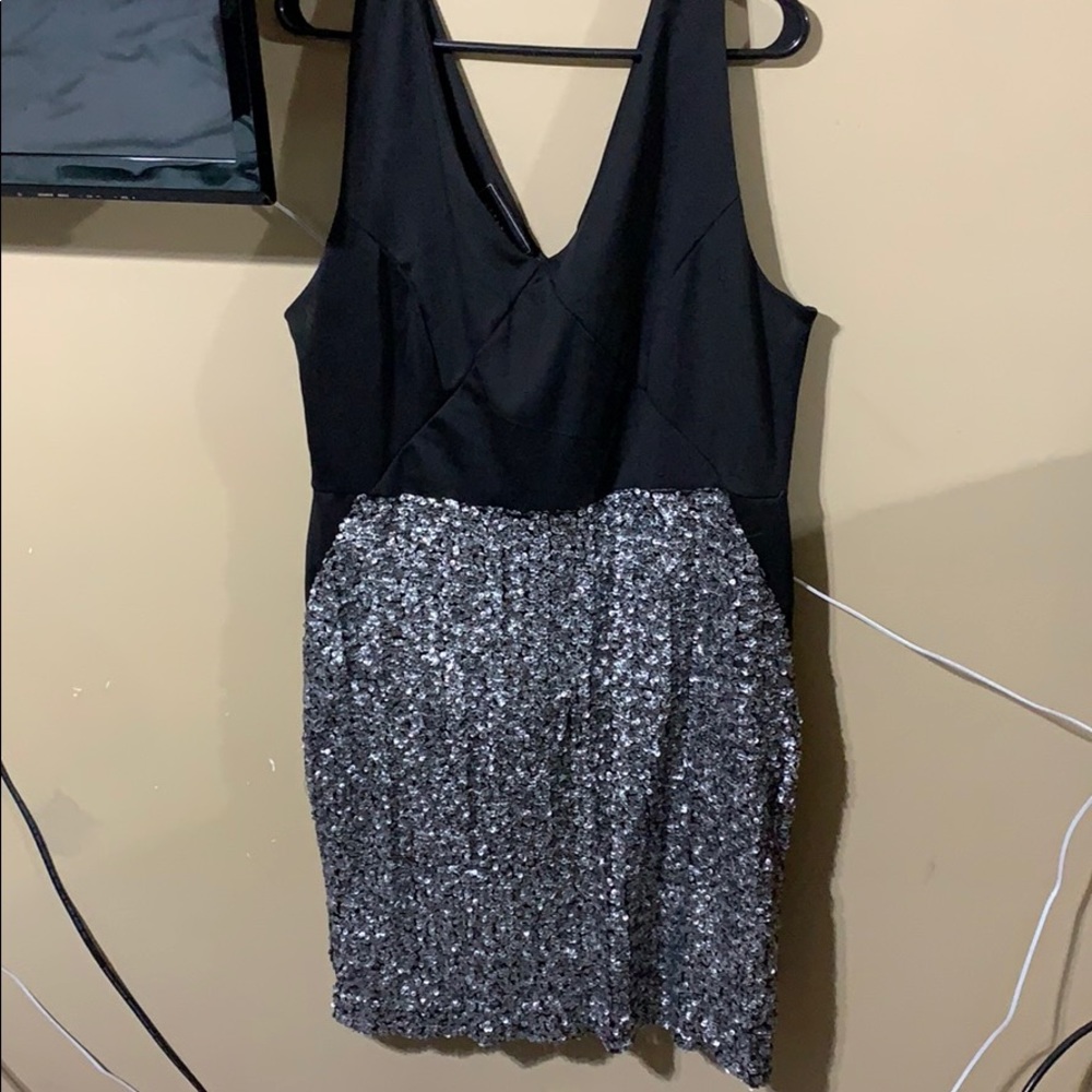 Low vneck dress with lots of sequins